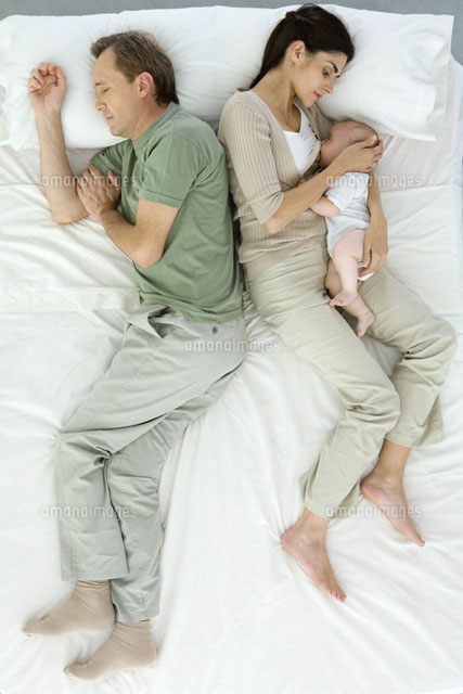 Family resting on bed,mother nursing baby,overhead view
(c)Ale Ventura/PhotoAlto