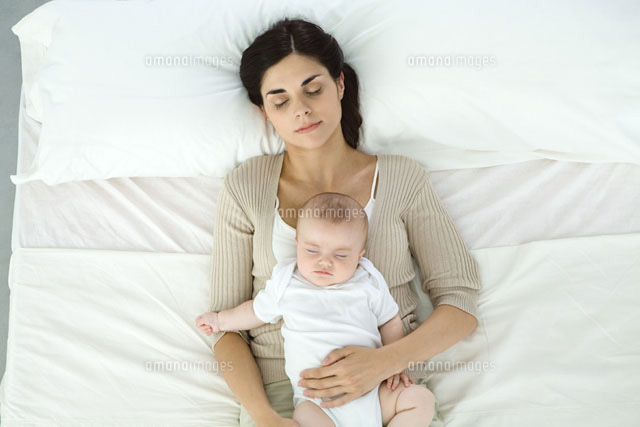 Mother and baby napping together on bed,overhead view
(c)Ale Ventura/PhotoAlto