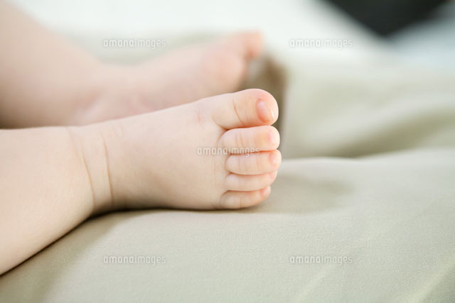 Infant’s bare feet,close-up
(c)Ale Ventura/PhotoAlto