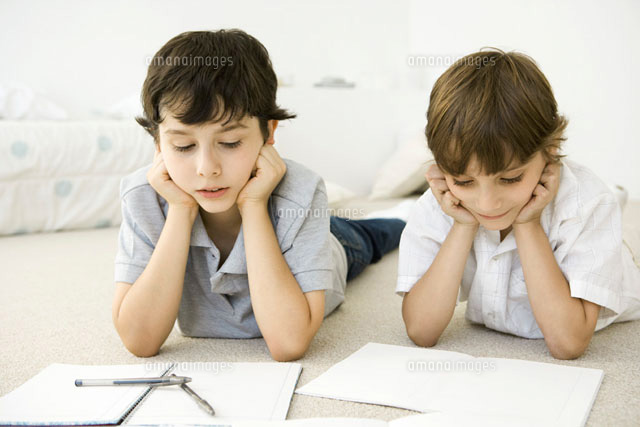 Two boys lying on floor,studying homework
(c)Sigrid Olsson/PhotoAlto