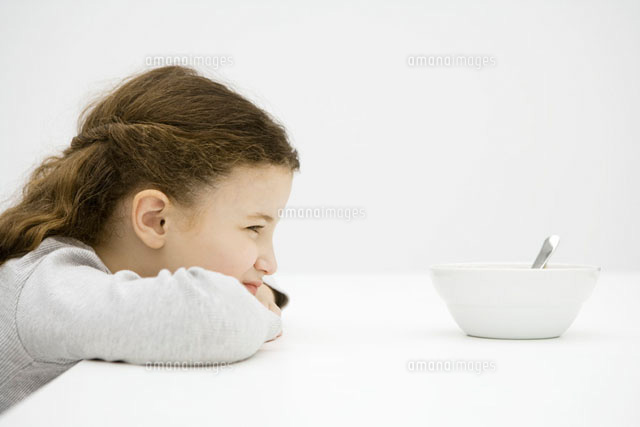 Girl sitting at table with head resting on arms
(c)Sigrid Olsson/PhotoAlto