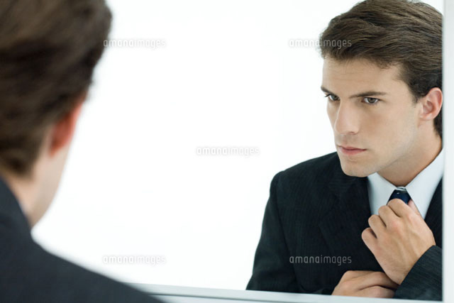Businessman looking at self in mirror,adjusting tie
(c)Ale Ventura/PhotoAlto