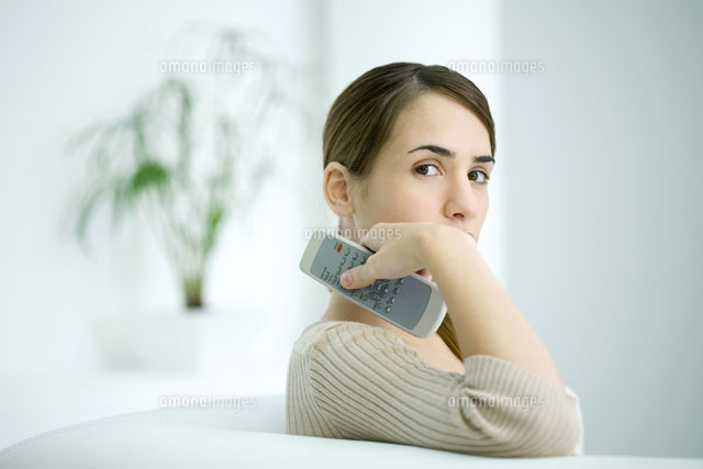 Woman holding remote control
(c)Ale Ventura/PhotoAlto