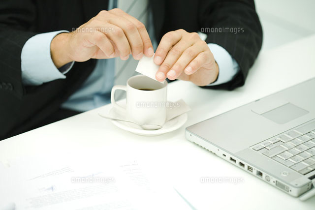 Professional man preparing coffee at desk,cropped view
(c)Ale Ventura/PhotoAlto