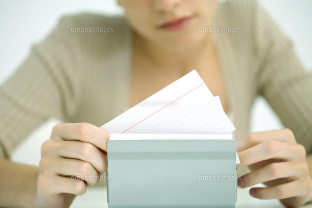 Woman flipping through card file,cropped view
(c)Ale Ventura/PhotoAlto
