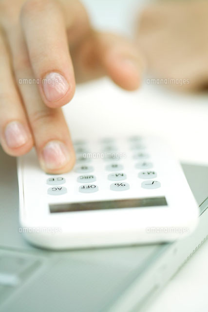 Woman’s hand using calculator,extreme close-up
(c)Ale Ventura/PhotoAlto