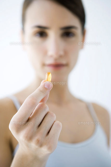 Woman holding vitamin capsule,focus on foreground
(c)Alix Minde/PhotoAlto