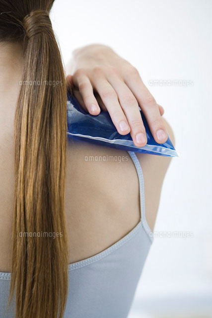Woman holding cold compress against shoulder
(c)Alix Minde/PhotoAlto