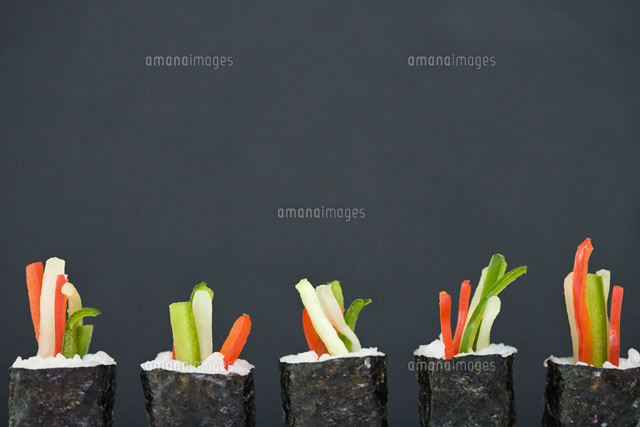 Row of colorful maki sushi,side view
(c)Ale Ventura/PhotoAlto
