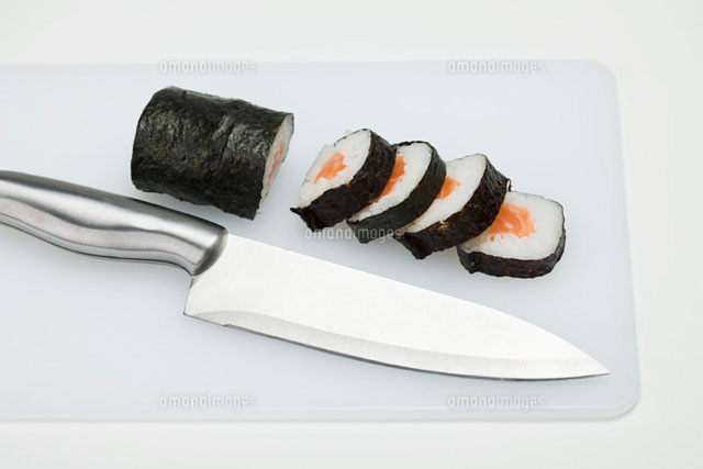 Sliced roll of sushi on cutting board with knife
(c)Ale Ventura/PhotoAlto