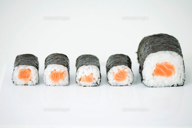 Five pieces of maki sushi arranged in row
(c)Ale Ventura/PhotoAlto