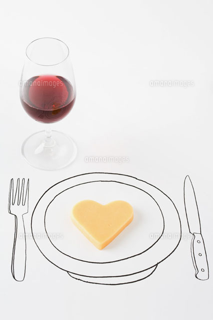 Heart-shaped cheese on drawing of plate
(c)Laurence Mouton/PhotoAlto