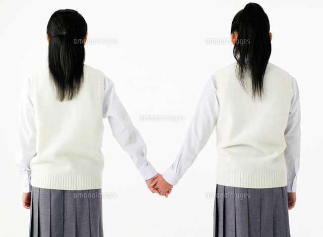 女の子 デート 手をつなぐ 雨の日 デート 前髪アレンジ