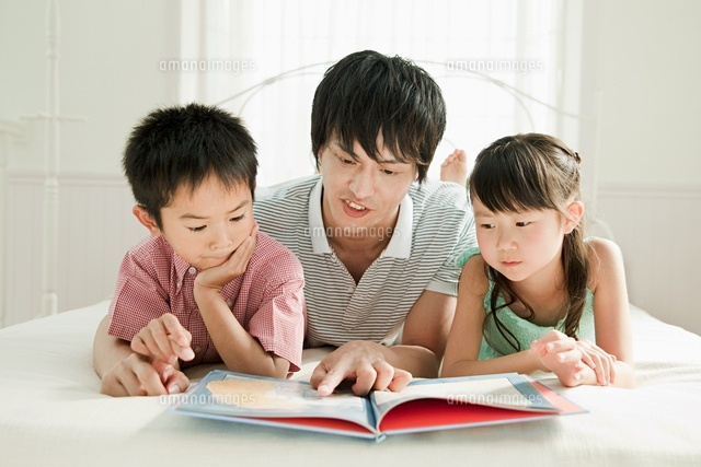 Father reading to son and daughter
(c)Image Source
