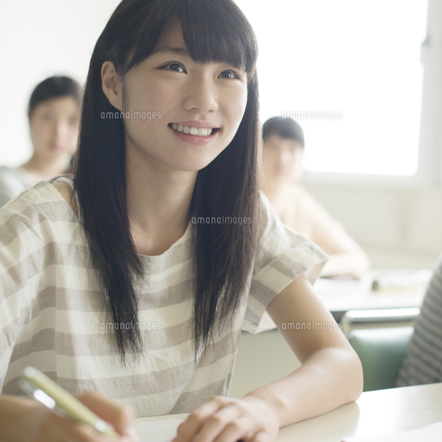 夏期講習を受ける学生
(c)visual supple