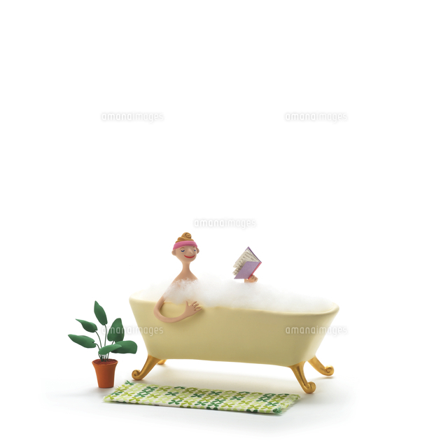 お風呂に入りながら読書をする女性 クラフト
(c)visual supple
