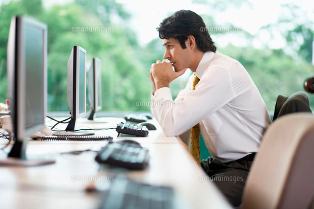 Young man using computer
(c)clover/a.collectionRF