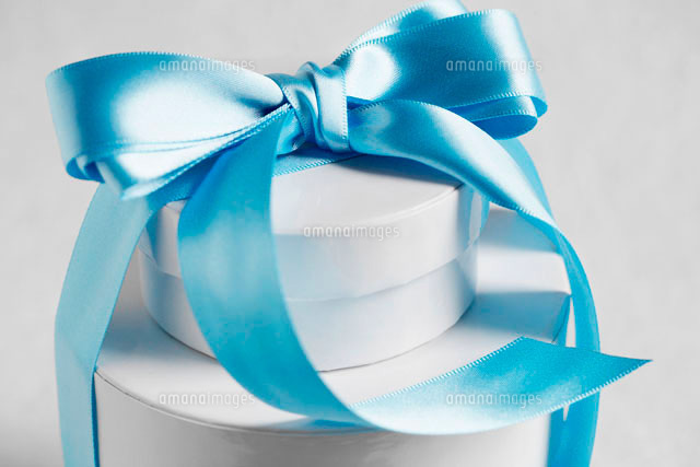 Wedding present with ribbon bow
(c)clover/a.collectionRF
