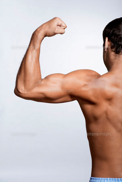 Mid adult man flexing biceps
(c)clover/a.collectionRF