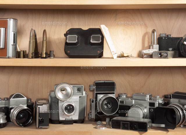 Vintage Cameras on Shelf
(c)clover/a.collectionRF