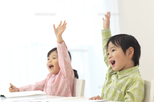 楽しんで勉強をする子供達
(c)mon printemps