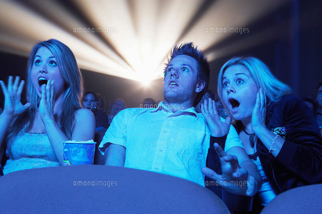 Young People screaming watching Horror Movie in Theatre
(c)moodboard