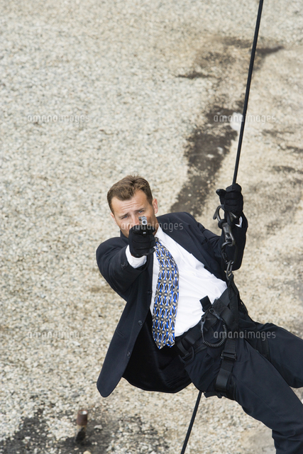 Spy Rappelling and Aiming Gun
(c)moodboard