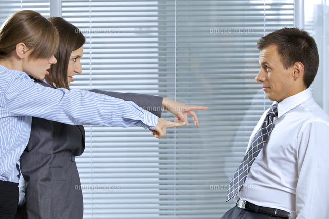 Businesswoman shouting at businessman in office
(c)moodboard