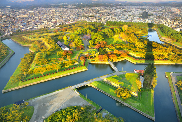 秋の函館 五稜郭タワーより紅葉の五稜郭公園
(c)JP