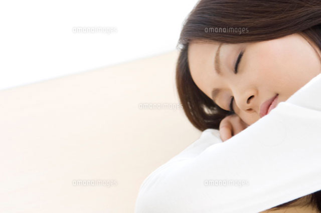 眠る日本人女子大生
(c)daj