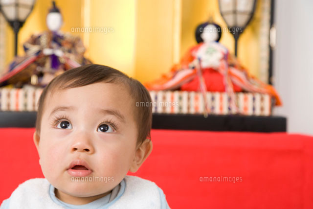 ひな人形と赤ちゃん
(c)DAJ