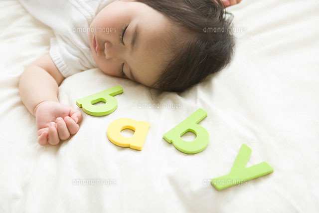 眠っている赤ちゃん
(c)daj